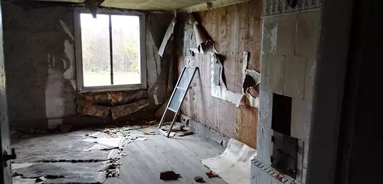 Why Selling a Distressed House Through Traditional Methods Fails in Metairie